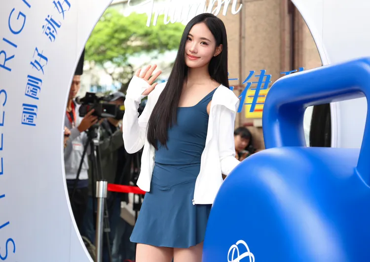 Lily表示今天穿著被媽媽小S稱讚很有青春活力。莊宗達攝