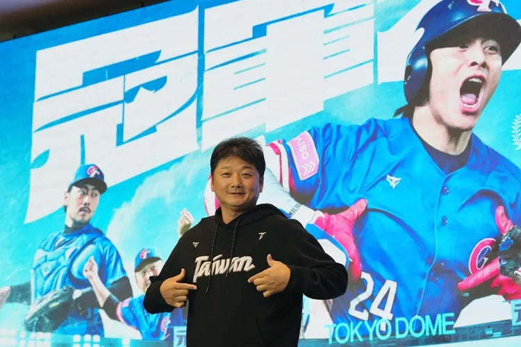 曾豪驹出席12强纪录片记者会。  中央社