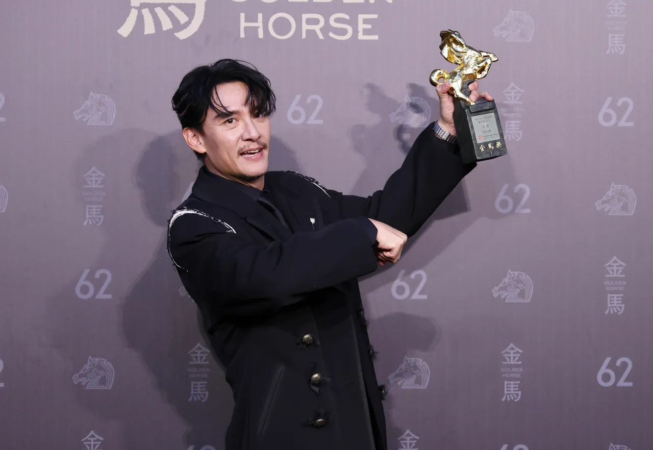 張震靠著《幸福之路》成功收下第二座金馬影帝獎盃。攝影中心攝