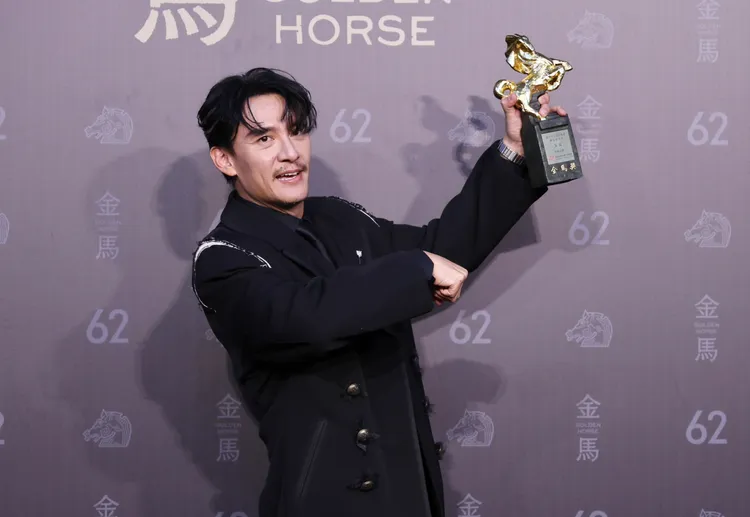 張震靠著《幸福之路》成功收下第二座金馬影帝獎盃。攝影中心攝