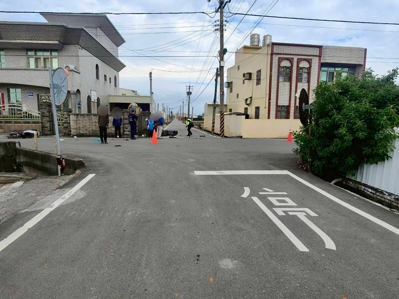 事故发生在苑里镇田心16路与田心7路口。民众提供