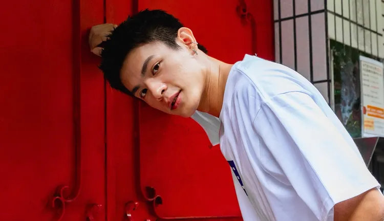 邱以太向爸爸高人杰讨教为人父心境。爱奇艺国际版、壹壹影业提供