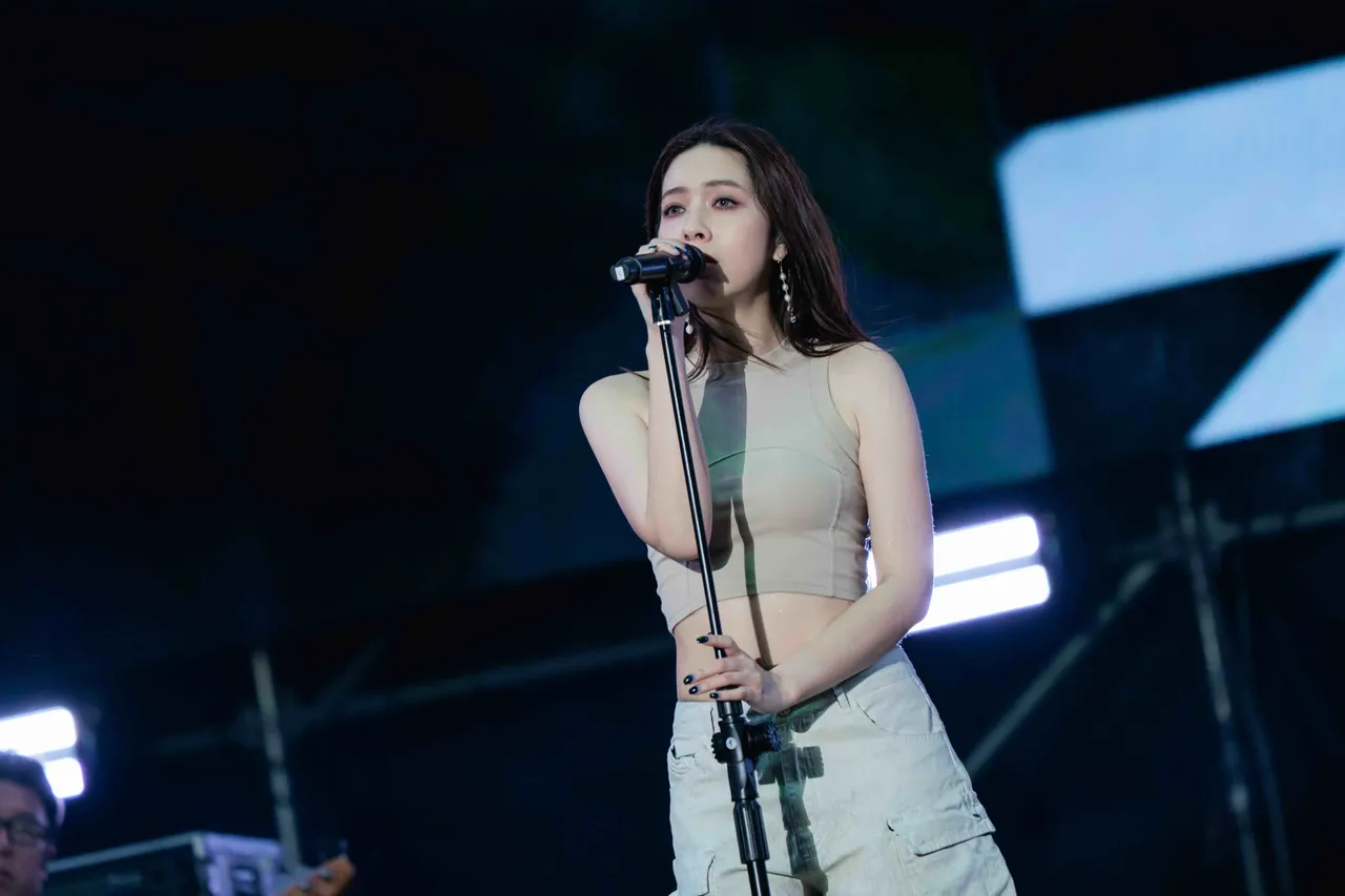 犬青。KKLIVE、混血儿娱乐提供