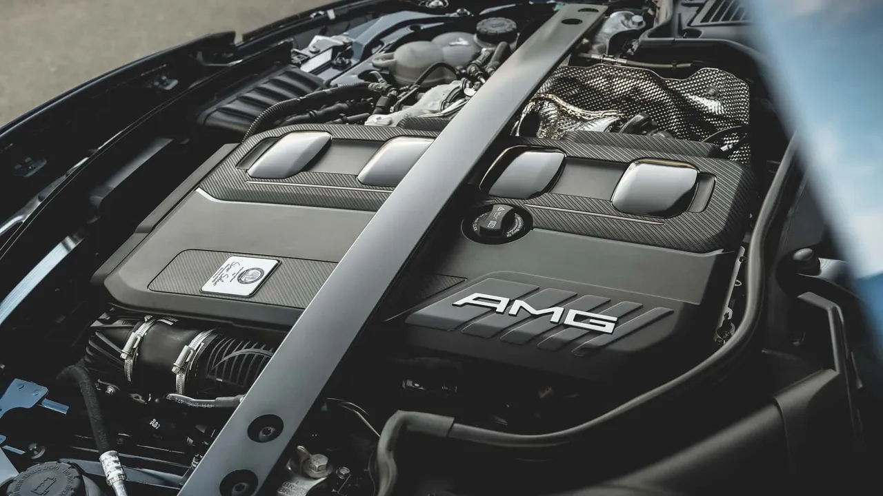 对AMG而言，四缸PHEV的落幕，也象征品牌将回归六缸与V8引擎，强化性能形象与核心世代车迷的认同感。原厂照片