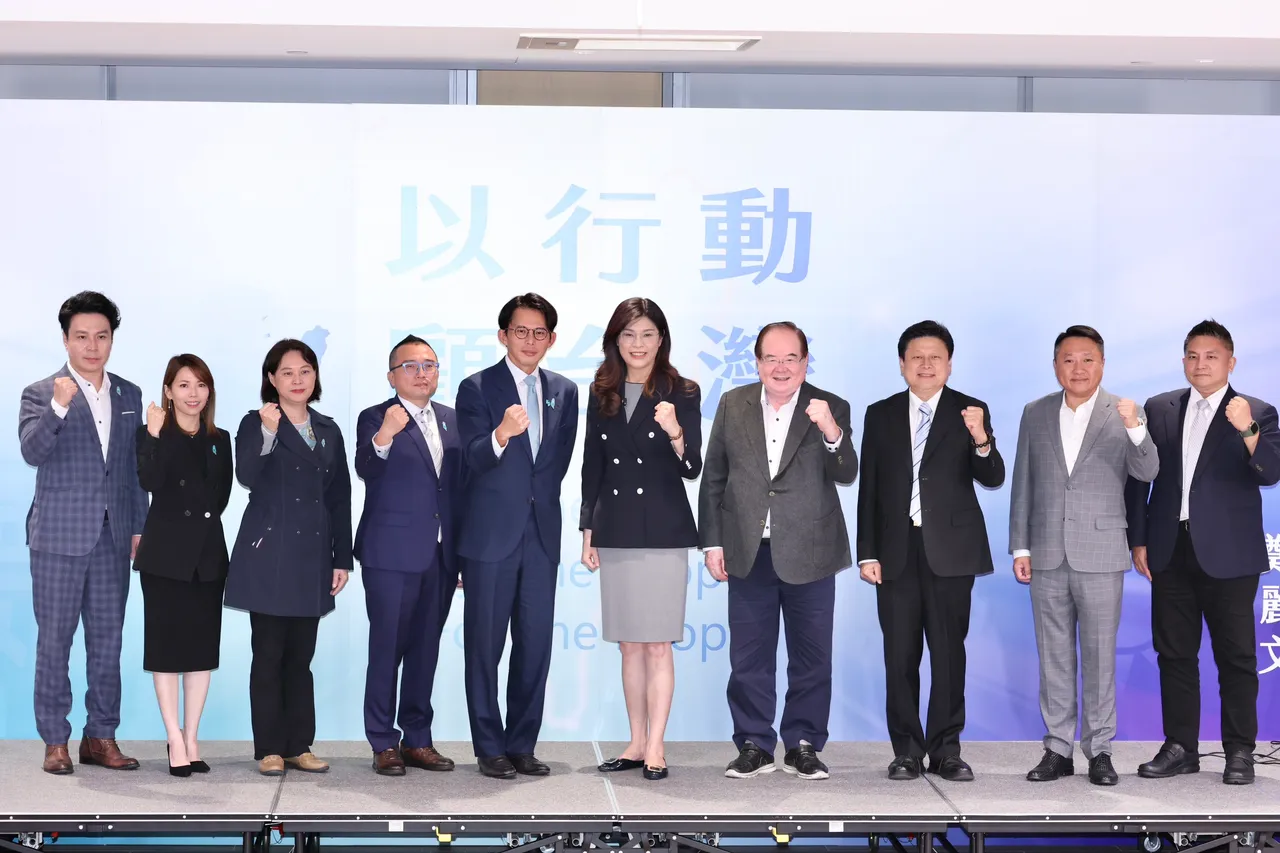 「以行动顾台湾—主席高峰会谈」，国民党主席郑丽文、副主席兼秘书长李干龙、副秘书长李哲华、文传会主委吴宗宪、国民党立法院党团总召傅崐萁；民众党主席黄国昌、党秘书长周榆修、代理副秘书长黄成峻、政策会执行长赖香伶、民众党立法院党团主任陈智菡。庄宗达摄