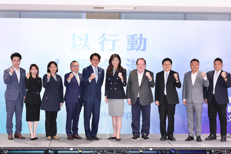 「以行動顧台灣—主席高峰會談」，國民黨主席鄭麗文、副主席兼秘書長李乾龍、副秘書長李哲華、文傳會主委吳宗憲、國民黨立法院黨團總召傅崐萁；民眾黨主席黃國昌、黨秘書長周榆修、代理副秘書長黃成峻、政策會執行長賴香伶、民眾黨立法院黨團主任陳智菡。莊宗達攝