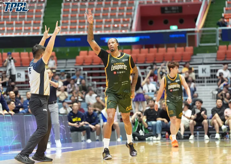 麥卡洛(中)。TPBL