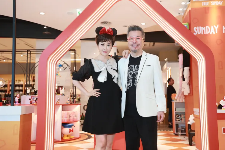 寇乃馨（右）和黃國倫今天一同出席家居品牌攜手迪士尼限時快閃展活動。攝影中心攝