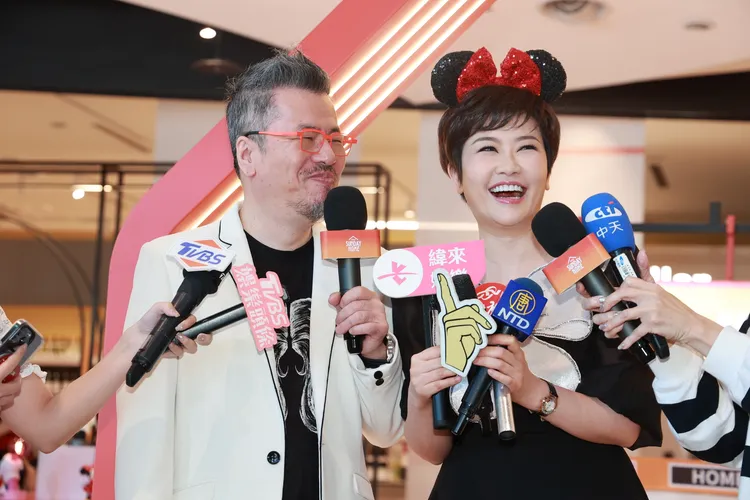 寇乃馨（右）和黃國倫對即將搬入新宅，充滿期待。攝影中心攝