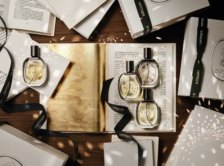 2025聖誕限量杜桑淡香精、肌膚之華淡香精、爵夢淡香精，75ml／6500元、200ml／1萬2800元。品牌提供