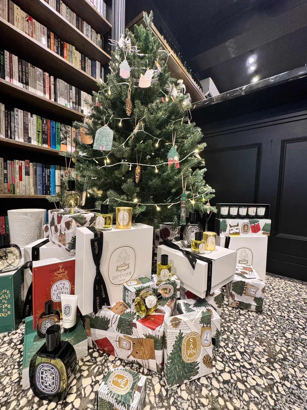 Diptyque 2025聖誕限量系列以童話《燭金夜語》為靈感。張家玲攝