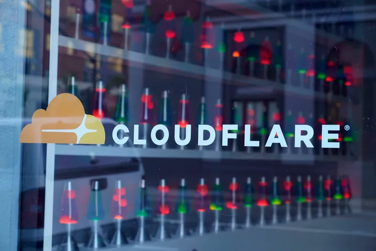 日前造成全球网站瘫痪的Cloudflare，又被日本法院开罚5亿日圆。美联社