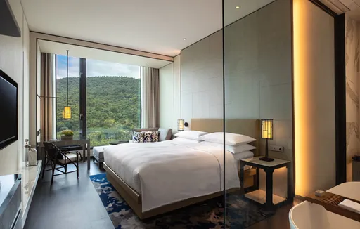 士林万丽山景房双人住宿旅展价5599元　窑烤片皮鸭二食4人份1399元