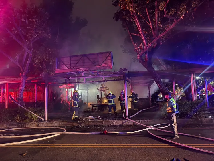 土地公廟付之一炬。民眾提供