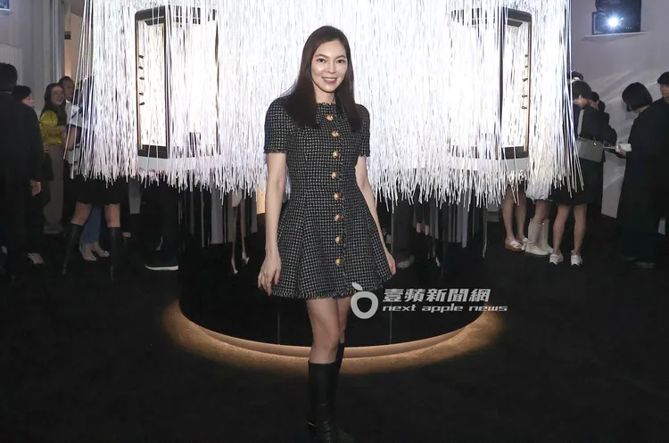 曾馨瑩一身氣質裝扮，大方供品牌方拍照。特勤中心攝