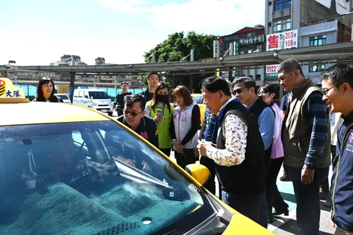 「菸蒂不落地」行動打造乾淨門戶新形象　桃園站前商圈齊心淨街