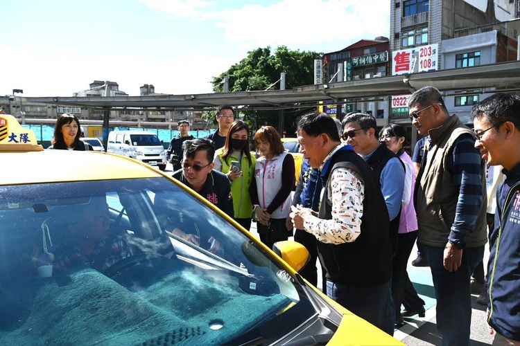 「菸蒂不落地」行動打造乾淨門戶新形象 桃園站前商圈齊心淨街