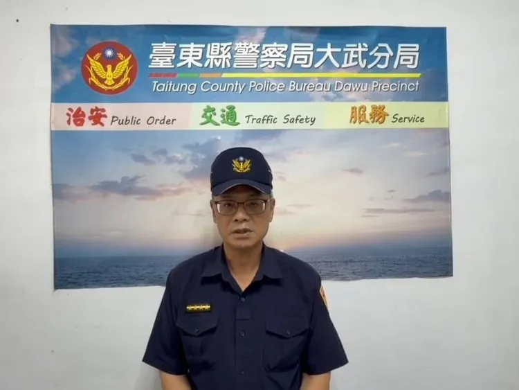 台东金仑发生酒醉男持刀砍伤2人，警方也遭波及，金仑派出所所长林源智说明。翻摄画面