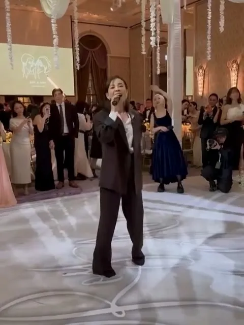 彭佳慧對到Lulu的眼神一點就通，馬上唱起《大齡女子》。翻攝彭佳慧IG