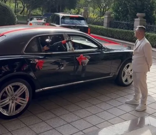 不同凡响！黑道大哥嫁女儿　新娘不丢扇子丢「枪」