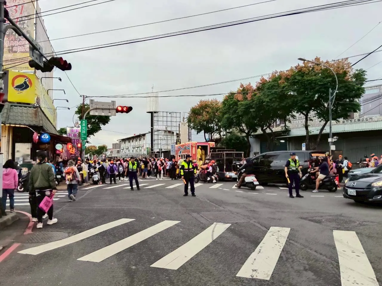 中和警動員300名警力。翻攝畫面