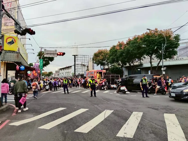 中和警動員300名警力。翻攝畫面