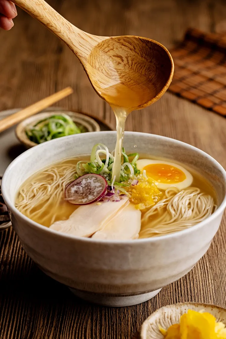 樂麵屋柚香鹽味拉麵260元。業者提供