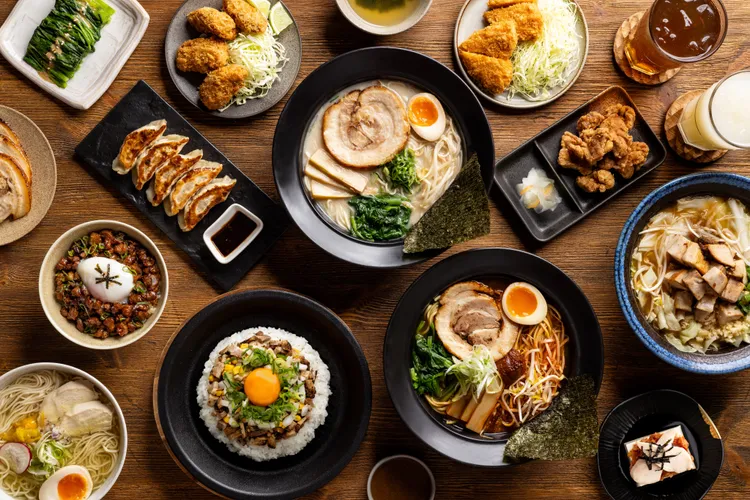 日式拉麵《樂麵屋》以正宗九州豚骨湯頭為靈魂。業者提供