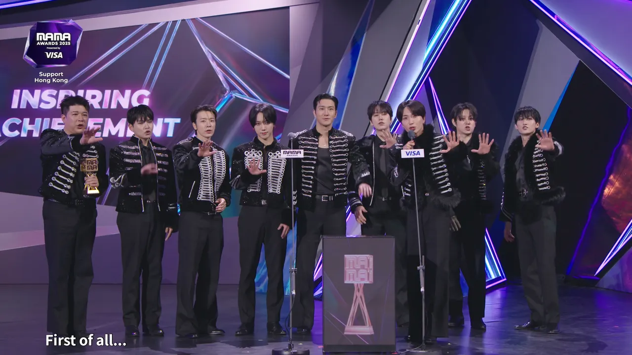 出道20周年的Super Junior获颁鼓舞人心成就奖。翻摄Mnet