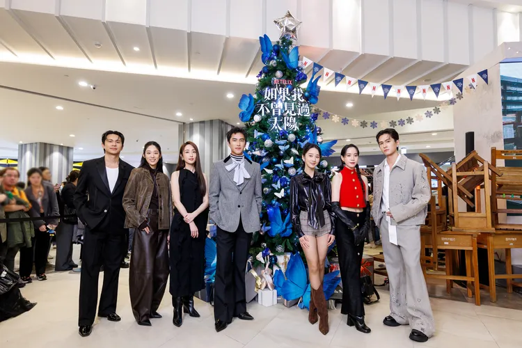 《如果我不曾見過太陽》聖誕約定同樂會姚淳耀（左起）、江齊、柯佳嬿、曾敬驊、李沐、程予希、石知田。Netflix提供