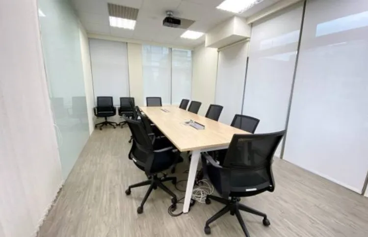 顥玥數位科技。翻攝自104網站