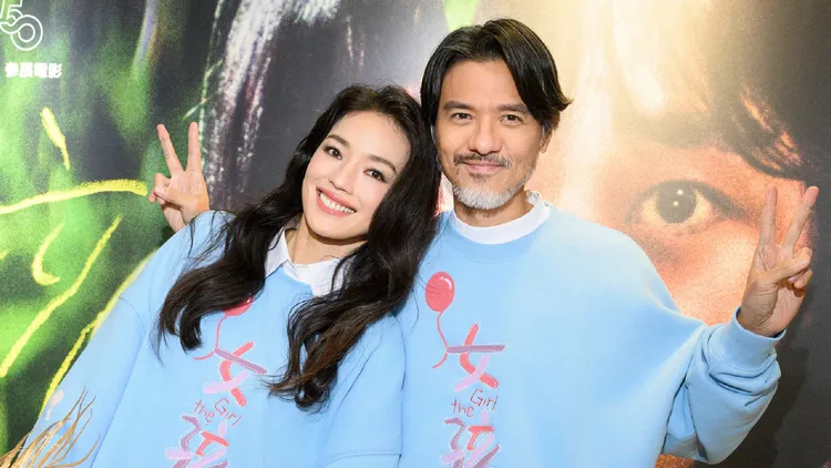 冯德伦（右）称赞舒淇第一次当导演表现很成熟，因为身为「演员导演」，很了解如何激发演员情绪。翻摄东申未来微博