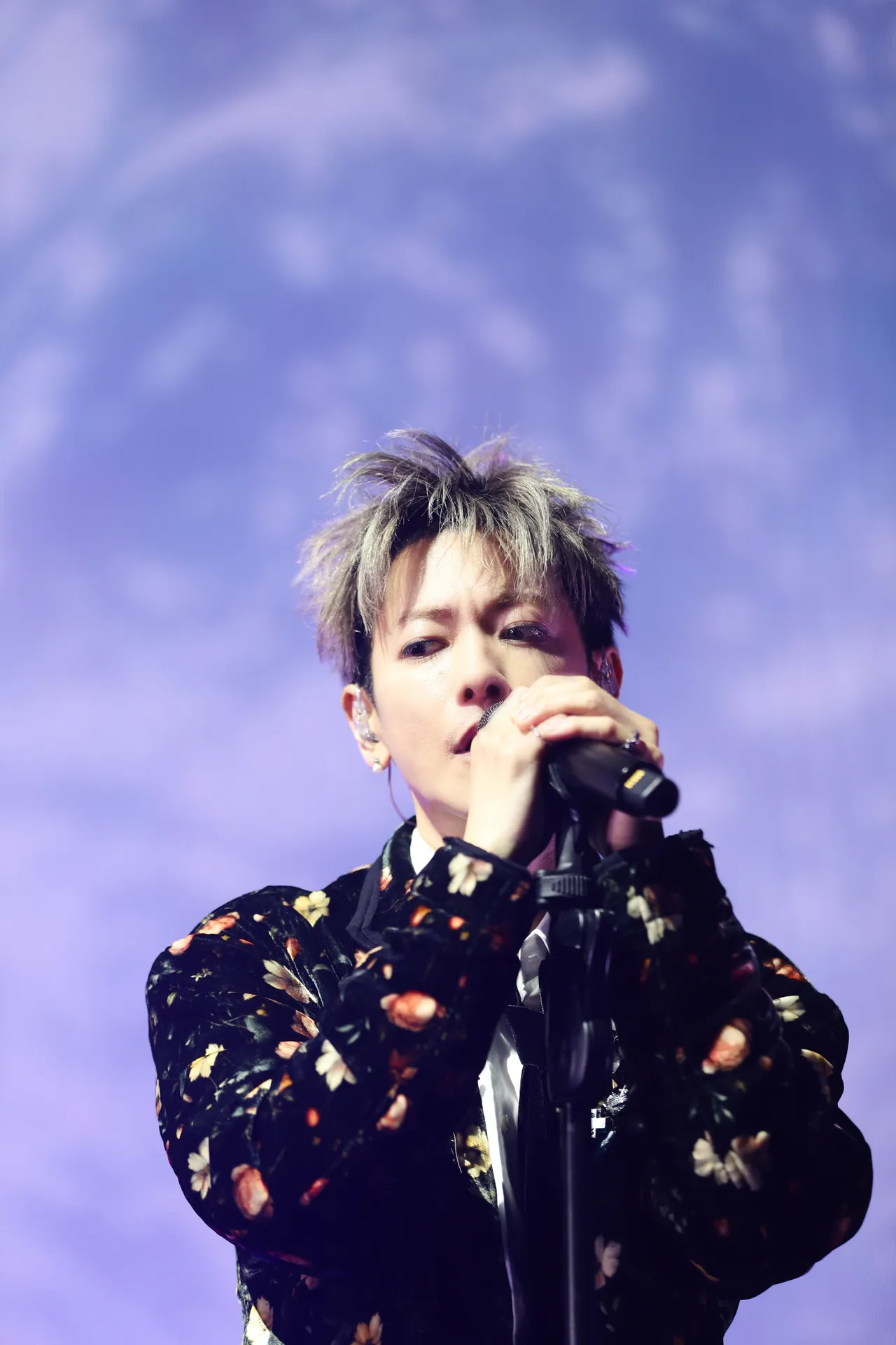 佐藤健入魂TENBLANK主唱「藤谷直季」，开金口唱歌。KKLIVE提供