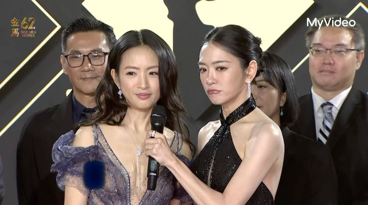 金馬紅毯｜林依晨深V開到肚臍　網友歪樓：什麼親家母造型！