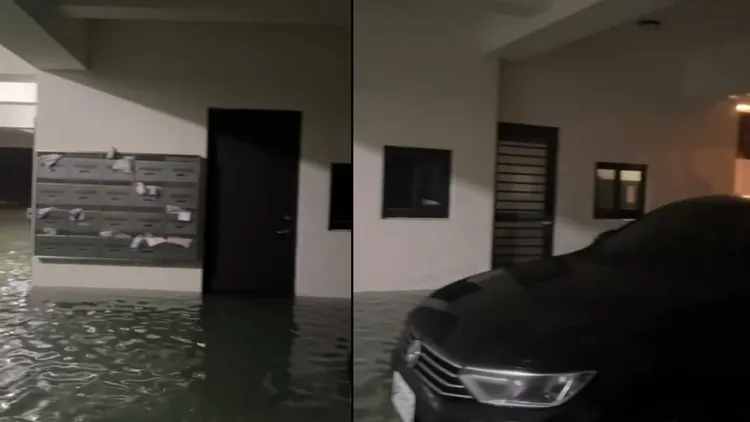 民众轿车泡在水中，预计得花大钱维修。翻摄自threads_@cai__0703