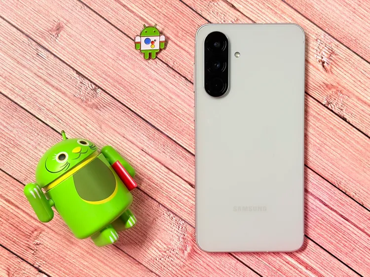 三星Galaxy A56智慧手机夺下万元热销榜冠军，成为普发现金带动下最受欢迎的3C商品。赵筱文摄