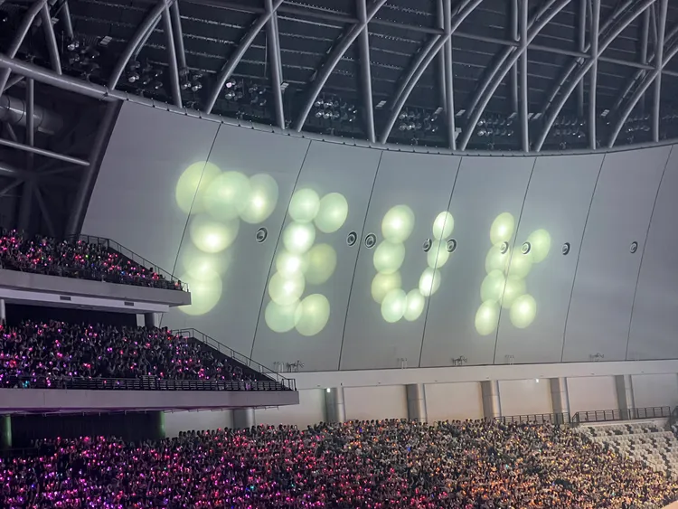 大巨蛋另一邊打出利特的名字TEUK。讀者提供