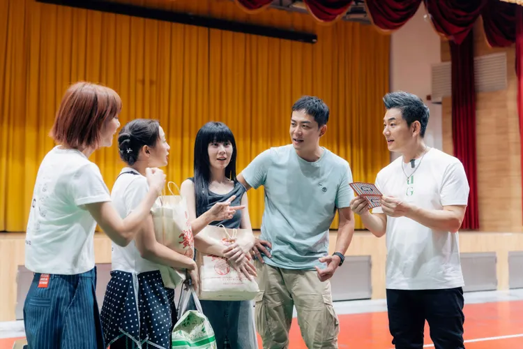 莎莎（左起）、吳映潔、白安、姚元浩、任賢齊。好看娛樂提供