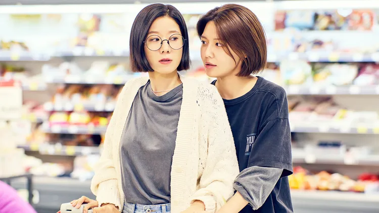 田慧振和秀英在剧中饰演像姊妹的母女。龙华影剧台提供