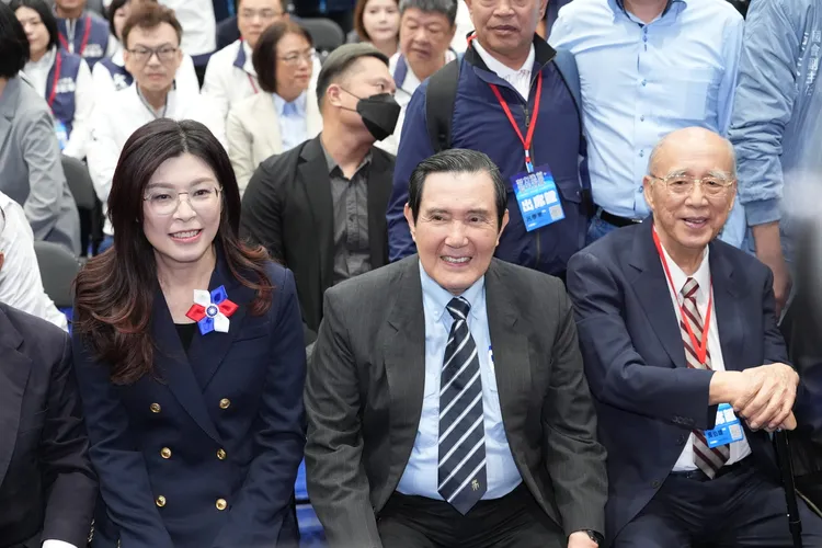 前总统马英九(中)。彭欣伟摄