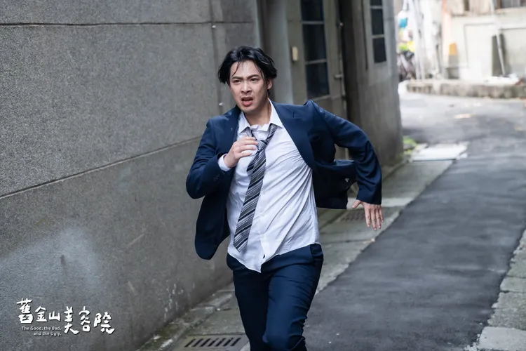 連晨翔飾演陳孝萱兒子，聽到媽媽送醫狂奔。TVBS提供