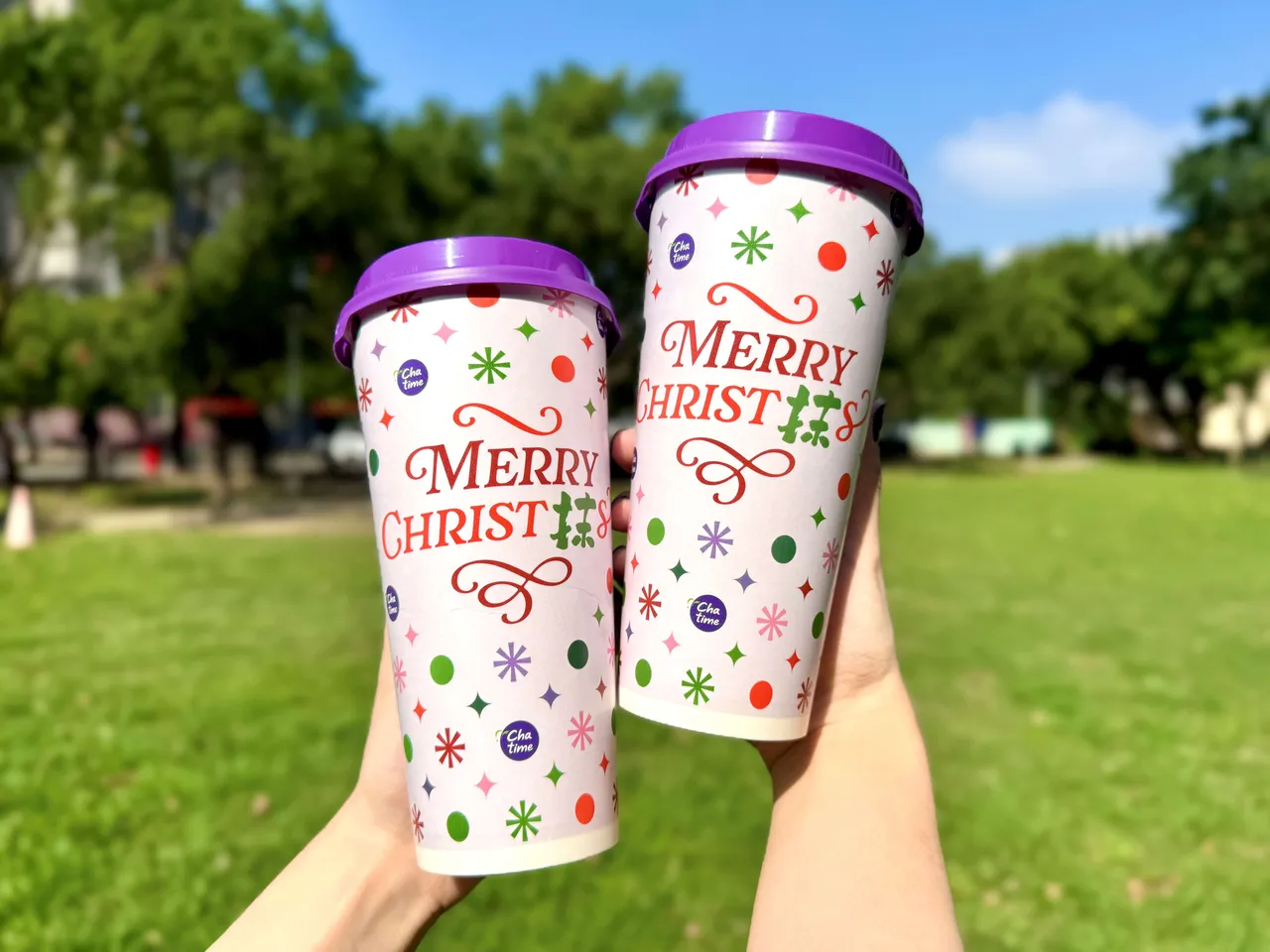 即日起至2026/1/18限時登場，全台門市22oz飲品皆換上期間限定「MERRY CHRIST抹S」杯身，在年末時節陪伴消費者品味靜岡抹茶的極致魅力。日出茶太提供