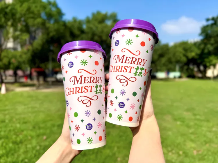 即日起至2026/1/18限時登場，全台門市22oz飲品皆換上期間限定「MERRY CHRIST抹S」杯身，在年末時節陪伴消費者品味靜岡抹茶的極致魅力。日出茶太提供
