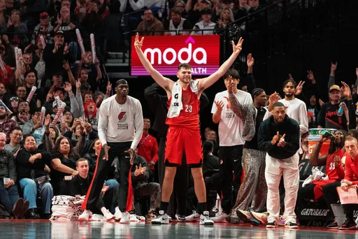 中国唯一NBA球员杨瀚森连4场被冰！中国球迷炸锅