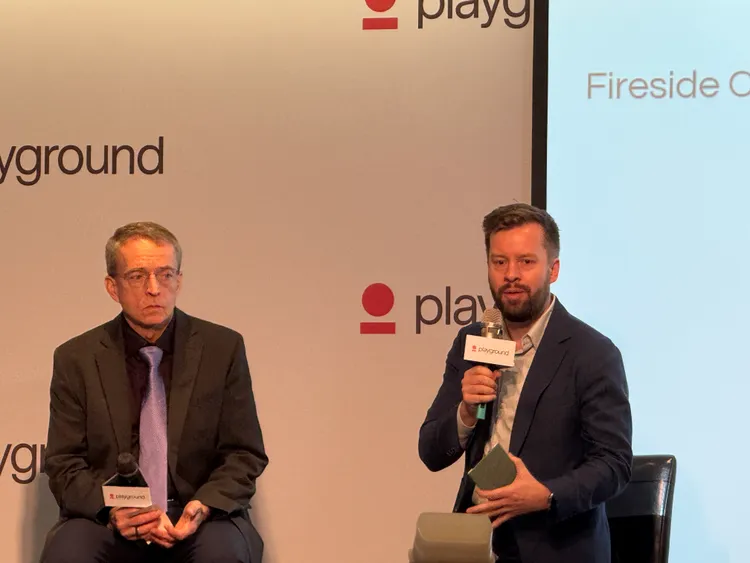 Playground Global 合夥人、前英特爾執行長季辛格（Pat Gelsinger）（左）與Ayar Labs 執行長 Mark Wade （右）。呂承哲攝