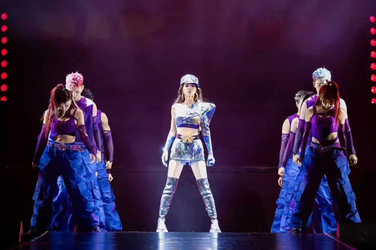 陳嘉樺露出結實腹肌。勁樺娛樂提供