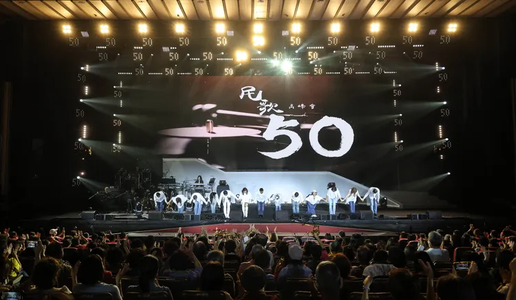 民歌手全體謝幕照。寬宏藝術提供