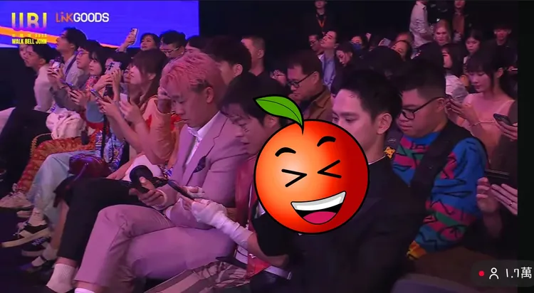 有眼尖的网友揪出「1画面」，直呼「Andy终于有钱了！」翻摄《走钟奖颁奖典礼 Walk Bell John Awards》的YT频道