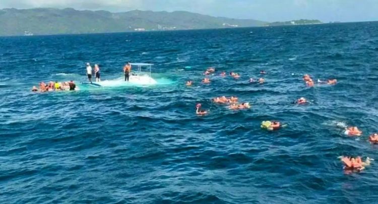 傻眼!觀光遊艇在加勒比海沉沒 55人漂浮海面待援