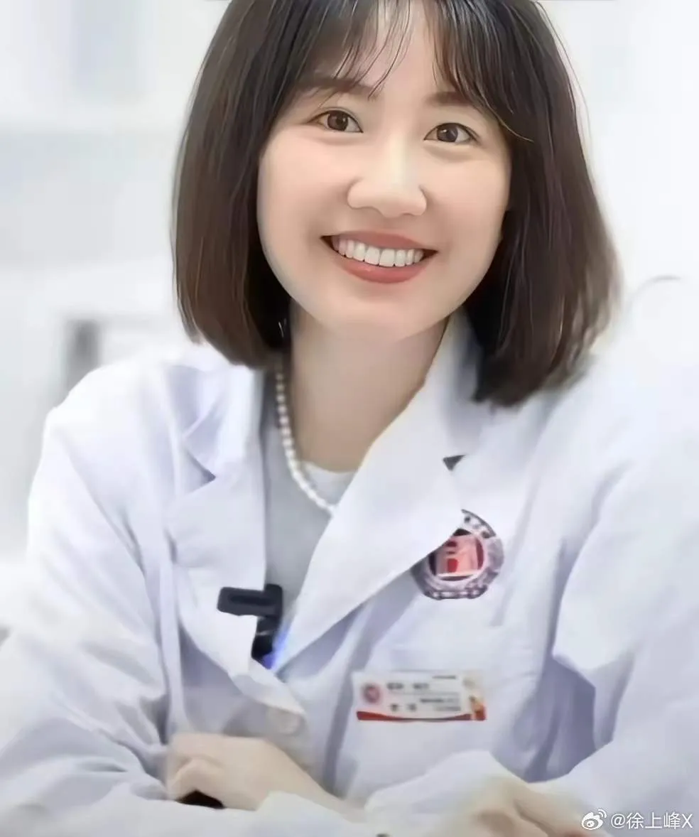 女医师外型出众。翻摄自微博